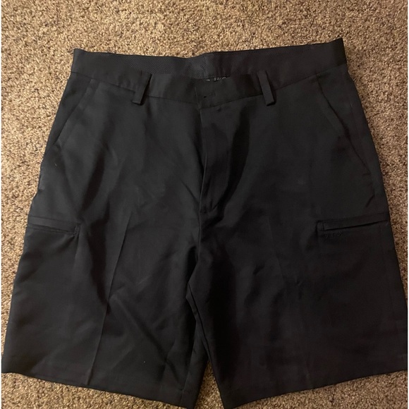 Men’s dressy navy shorts by izod. - Picture 1 of 3